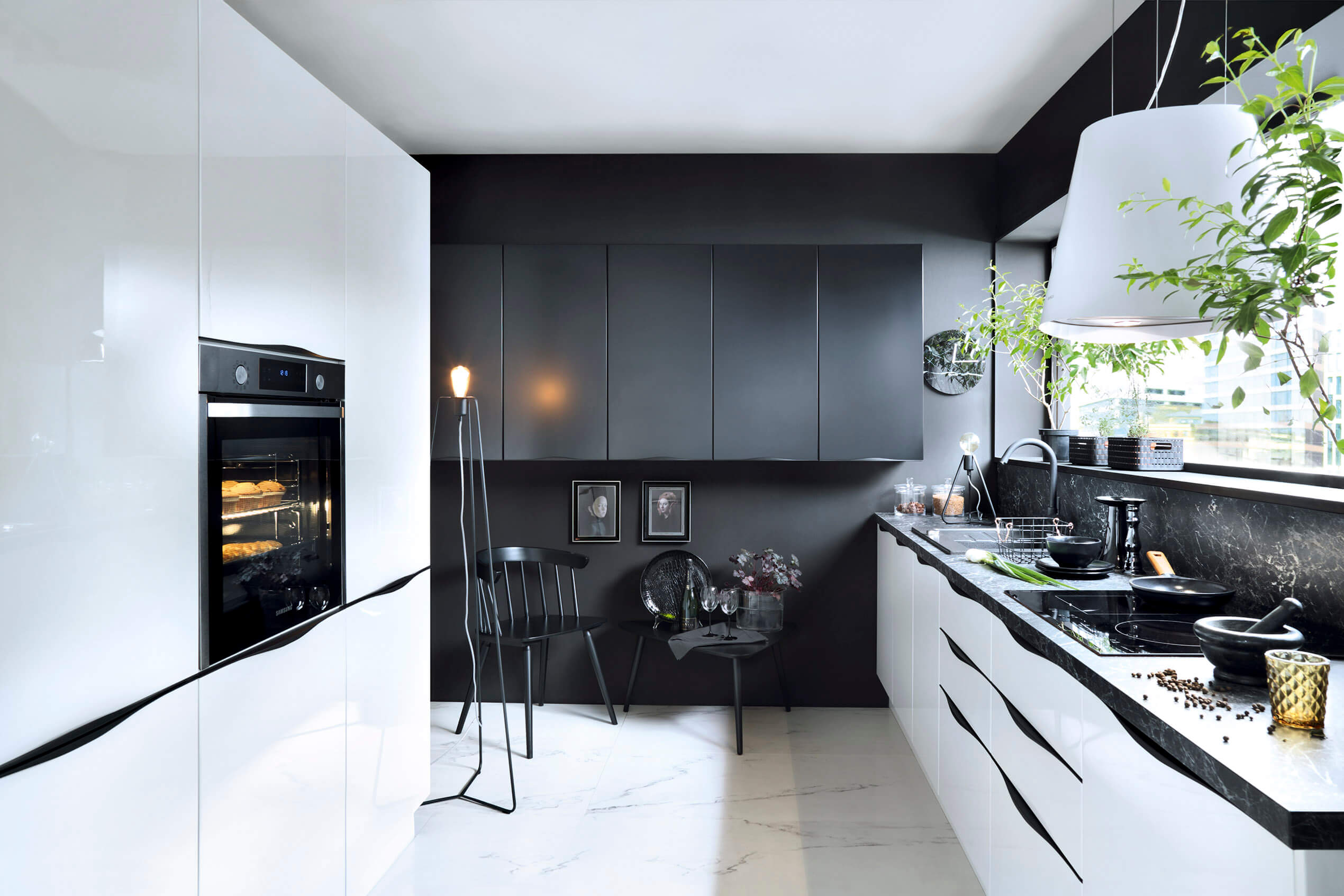 Poznaj kuchnie na wymiar Senso Kitchens Black Red White